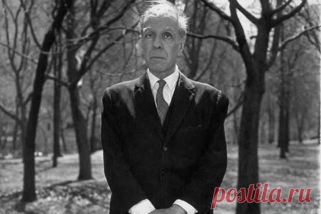 24 августа 1899 года родился аргентинский писатель Хорхе Луис Борхес. Обладатель множества литературных наград, поэт, публицист и неподражаемый мыслитель, он ослеп во второй половине жизни, но тем отчетливее стал видеть мир и человеческие души. В этот де