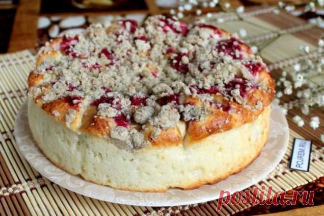 Простой творожный пирог с яблоками со штрейзелем