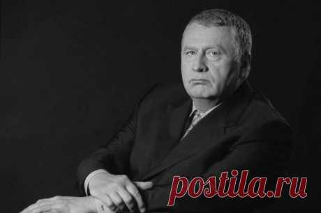 Пиджак покойного лидера ЛДПР Жириновского выставили на аукцион. На аукционе «Предметы искусства, редкие книги, автографы» будут выставлены балетные пуанты Майи Плисецкой с ее автографом.