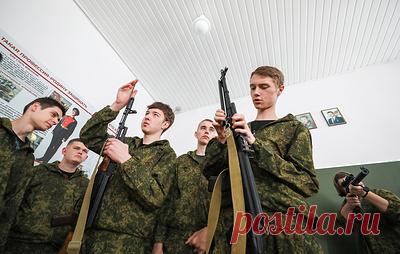 В филиалах центра "Воин" прошли подготовку более 20 тыс. детей с начала работы проекта. Их "научили навыкам инженерной, тактической, огневой подготовки, тактической медицины, управления БПЛА", отметил полпред президента в ДФО Юрий Трутнев