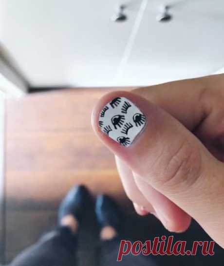 ❤ Hang Nguyen ❤ в Instagram: «His thumb, my #ootd. 🤗👁 . . . #opi : alpine snow : black onyx #handdrawn #evileyenails #ipsy  #obsessee  #potd  #abstract #nails #nailswag…» 931 отметок «Нравится», 31 комментариев — ❤ Hang Nguyen ❤ (@thehangedit) в Instagram: «His thumb, my #ootd. 🤗👁 . . . #opi : alpine snow : black onyx #handdrawn #evileyenails #ipsy…»