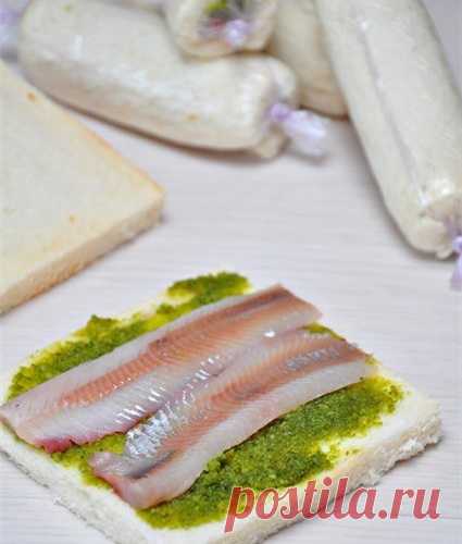Хрустящие роллы из хлеба для тостов и рыбы - очень вкусно и просто в приготовлении!