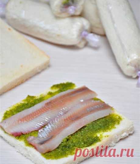 Хрустящие роллы из хлеба для тостов и рыбы - очень вкусно и просто в приготовлении!