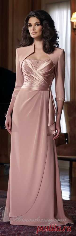 Найдено на сайте dressale.com.