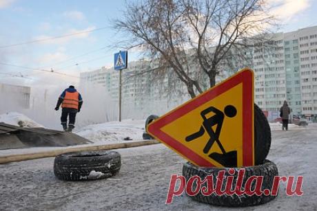 В российском городе ввели режим ЧС из-за постоянных коммунальных аварий. В Новосибирске из-за частых коммунальных аварий без отопления остаются 107 домов. Мэр города Андрей Травников сообщил, что в городе ввели режим чрезвычайной ситуации (ЧС). По его словам, за последние сутки в Ленинском районе на теплосетях произошло три прорыва, аварии не дают возобновить теплоснабжение.