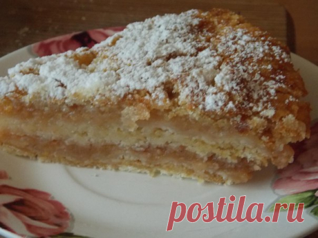 Варшавский пирог с яблоками Получился очень вкусный пирог,с хрустящим тестом и мягкой яблочной начинкой. Надо смешать 1 ст. сахара, 1 ст. манки, 1 стакан муки, ваниль (или ванильный сахар) и 1 ч.л. разрыхлителя. Всё это хорошо перемешать и разделить на 3 части. ( как раз по стакану смеси получится) Всё, тесто готова. Начинка; яблоки (7-9 штук) почистить и натереть на крупной тёрке. Кто любит - добавьте корицу. Разделить на 2 части. Всё. Собираем пирог. Форму застелить пергаментом. 1 слой -…