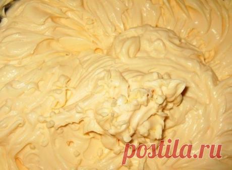 Крем для торта из йогурта без желатина

Ингредиенты:

Сметана — 350 Грамм
Йогурт — 270 Грамм (две баночки)
Сахарная пудра — 1 Стакан
Упаковка ванильного сахара — 1 Штука

Количество порций: 8
Как приготовить "Крем для торта из йогурта без желатина"
Подготовим необходимые для приготовления крема ингредиенты.
Миксером на самой большой скорости взбиваем сметану до состояния масла, затем добавляем сахарную пудру и продолжаем взбивать до полного растворения крупинок.
Постепенно...