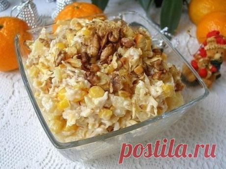 Салат с курицей, ананасом и сыром