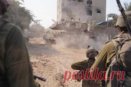 В Израиле заявили о потере контроля ХАМАС над Газой. ХАМАС теряет контроль над Газой, за три дня город покинули 200 тысяч человек. Об этом заявил официальный представитель Армии обороны Израиля (ЦАХАЛ) Даниэль Хагари. Он добавил, что мирное население уходил с севера анклава вопреки инструкциям ХАМАС, которое прикрывается гражданскими как живым щитом.
