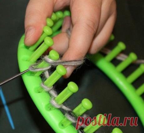 Учимся вязать на луме (Loom knitting). Урок первый: лицевые петли