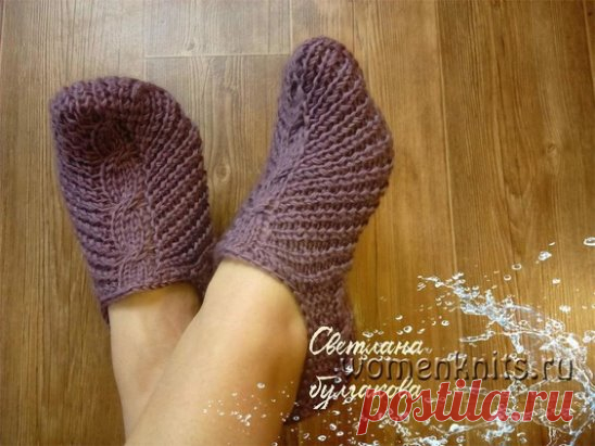 Тапочки-следики от Светланы Булгаковой
Описание: http://womanknits.ru/vyazanie-dlya-zhenshchin/noski-tapochki/tapochki-slediki-ot-svetlany-bulgakovoj
