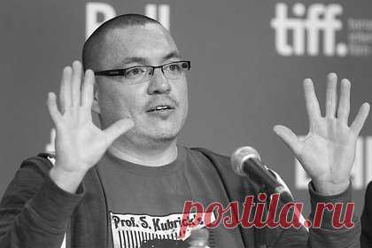 Умер режиссер Джефф Барнаби. На 47-м году жизни умер канадский режиссер, сценарист и музыкант Джефф Барнаби. Кинодеятель скончался 13 октября в Монреале от рака. Барнаби начал карьеру с производства короткометражных фильмов. Известен по картинам «Рифмы для молодых вурдалаков» и «Чистота крови». Последняя заработала шесть канадских премий.
