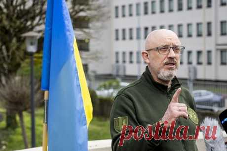 Глава Минобороны Украины сообщил о создании коалиции для обучения пилотов. Глава Минобороны Украины Алексей Резников сообщил, что создана коалиция стран, которые обучат пилотов управлять истребителями F-16. «Сформирована коалиция по обучению украинских ВВС F-16! Сегодня 11 государств-партнеров + Украина подписали меморандум с изложением условий», — заявил он.