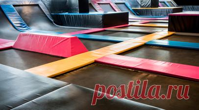 В Петербурге девочке выплатят 500 тысяч рублей за переломы от падения с батута. В Санкт-Петербурге организация выплатит компенсацию в размере 500 тыс. рублей девочке, которая сломала несколько позвонков, упав с батута. Читать далее