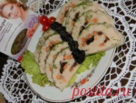Фасолевый рулет с макаронами и черносливом