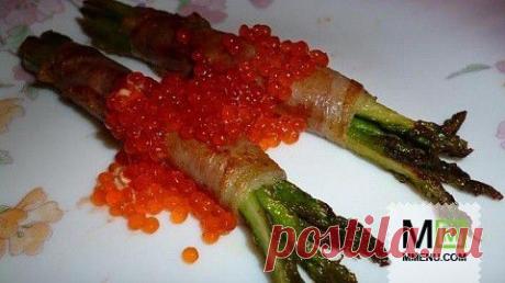 Спаржа со свиным окороком и красной икрой - кулинарный рецепт. Миллион Меню