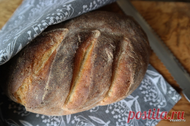 Домашний картофельный хлеб Нет ничего проще бросить печь домашний хлеб: если перефразировать известное изречение Марка Твена, я делала это сотни раз. Ну, может быть, не сотни, но уж точно десяток-другой раз зарекалась не печь хлеб дома. Однако же… За последние годы я прошла несколько этапов увлечения хлебопечением. После двух поездок в Ирландию загорелась идеей ирландского содового хлеба и довольно часто применяла ее на практике (см., например, здесь). Все это достаточно п...