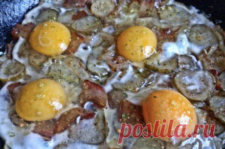 Яичница с солеными огурцами. Не пробовали, тогда читайте. Правда очень вкусно.
Источник. Яндекс картинки Всем привет. Сегодня открыл для себя новое блюдо с утра. Обычно многие представляют яичницу как яйца с колбасой или беконом. Но это самая простая и распространенная яичница, скажем так. Но вчера наткнулся на новый для себя рецепт как яичница с маринованными огурцами. Обязательно подписывайтесь на наш канал, будет очень много интересного и […]
Читай дальше на сайте. Жми подробнее ➡