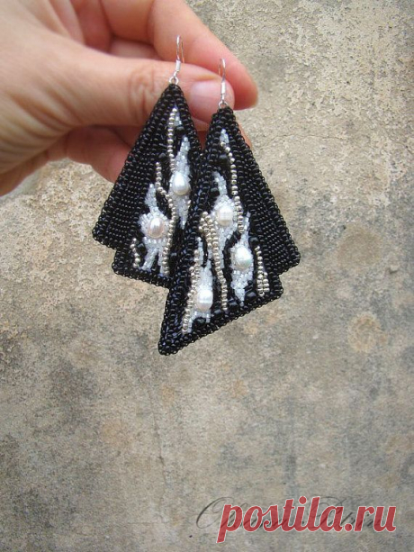 (33) Bead embroidered earrings White Pearls Earrings Long Dangling Earrings Black White Classic Earrings