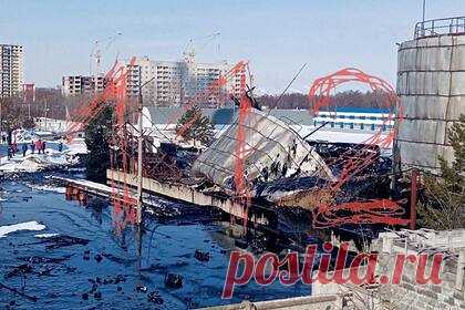 Три человека погибли при взрыве на российском заводе. В Пензе при взрыве резервуара на энергетическом предприятии погибли три человека. Уточняется, что завод находится на улице Антонова. После взрыва произошел разлив битума. Данные о количестве пострадавших в результате ЧП разнятся. По одним данным их двое, а по другим — семеро.