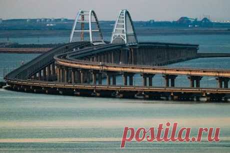 СБУ стихотворением прокомментировала атаку по Крымскому мосту. Служба безопасности Украины прокомментировала стихотворением атаку по Крымскому мосту. В сообщении говорится следующее: «Соловей, родной брат, снова мост пошел &quot;поспать&quot;, да раз… Два!» Ранее украинские СМИ сообщили, что к атаке по Крымскому мосту была причастна украинская спецслужба.