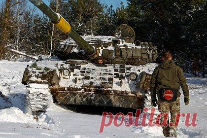 На Западе предрекли скорое поражение Украины. Наступление российских войск весной следующего года может привести к падению Киева. Такое мнение выразил журналист Элиот Уилсон в материале для издания The Hill. «Украина, скорее всего, ослабнет перед возобновлением российского наступления следующей весной», — констатировал он.