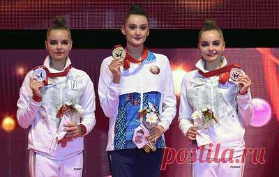 Снова споры о судействе. Дина Аверина не смогла выиграть все упражнения на чемпионате мира. Спортсменка стала второй в упражнениях с лентой, глава Всероссийской федерации художественной гимнастики Ирина Винер-Усманова посчитала ее оценку заниженной