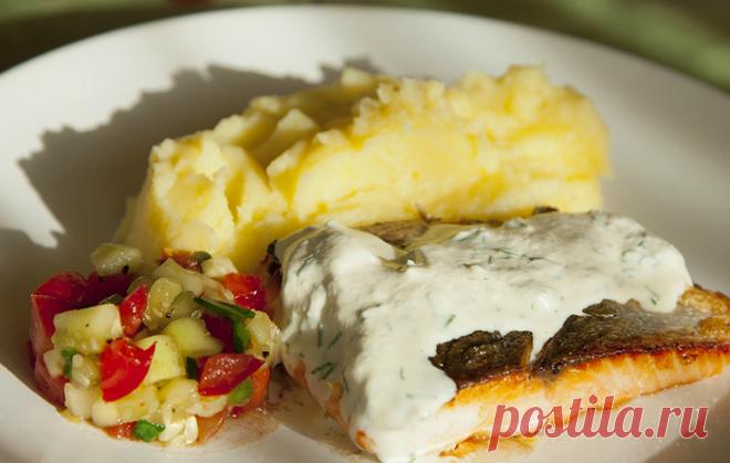 Жареная семга (форель) со сметаной с хреном 
Жареная семга (форель) со сметаной с хреном
Очень простой рецепт приготовления рыбы с простым, но вкусным соусом. Небольшая хитрость заключается в предварительном сухом мариновании рыбы, это и придае…