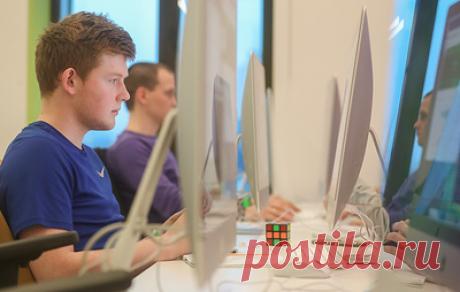 Опрос показал, что 45% предпринимателей используют искусственный интеллект в работе. Среди основных преимуществ респонденты назвали высвобождение времени сотрудников для других задач, высокую скорость работы и денежную экономию