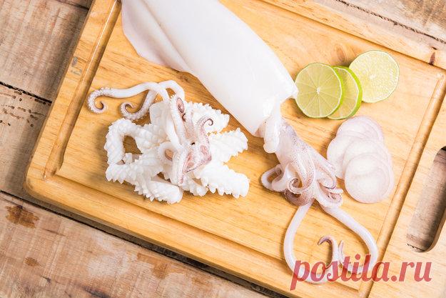 Как правильно варить кальмаров + 5 классных рецептов - KitchenMag.ru