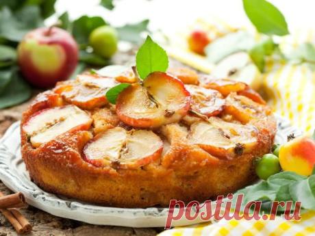 Шарлотка с яблоками и изюмом - tochka.net