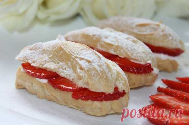 Эклеры с творожно-сливочным кремом и клубникой!!! Автор: Светлана Голубева.