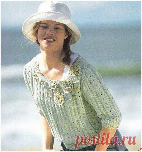 УКОРОЧЕННЫЙ ПУЛОВЕР С УКРАШЕНИЕМ (вяжем спицами и крючком)..