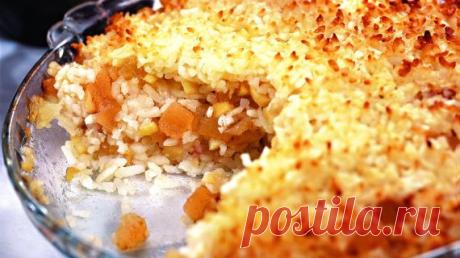 Рисовая каша Первый секрет вкусной рисовой каши: следует перебрать крупу, чтобы отобрать плохие зерна. После этого рисовую крупу стоит промыть сначала в теплой воде, затем в горячей. Теплая вода удалит с поверхности зерен крахмал, а горячая вода жир, который мо