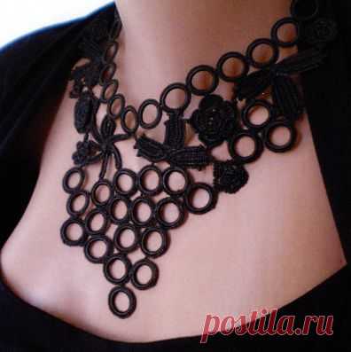 Колье крючком.