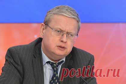 В Госдуме высказались о двукратном росте вложений России в госдолг США. Двукратное увеличение Россией вложений в американский госдолг не носит критически значимого характера. Об этом в беседе с «Лентой.ру» заявил заместитель председателя комитета Госдумы по экономической политике Михаил Делягин. Ранее стало известно, что объем вложений России в американский госдолг растет третий месяц.