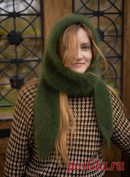 Пост на стене Шарф-капюшон ⚡Capucharpe⚡Файл ниже 👇Этот капюшон вяжется резинкой 1x1 от одного конца шарфа до другого. Он включает прибавки, убавки и укороченные ряды, которые создают объем для капюшона.  Пряжа🧵Angora yarn : 70% ангора 30% меринос 20г = 90м Оригинальная версия связана из пряжи с ангорой, но подойдет любая пряжа.    Количество: 110 г / 495 м  Плотность🧵27 пет . x 33 ряда на 10 см резинкой спицами 4 мм. Спицы 4 мм