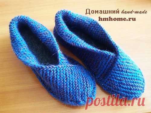 Тапочки на подошве вязаные спицами.