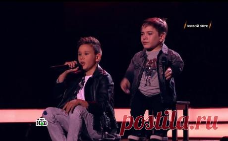 Эти парни своим пронзительным исполнением песни «Я свободен» покорили Сеть 
Виталию только 10 лет, а Даниле 14, но ребята одарены не по годам. Данила стал победителем шоу «Голос. Дети». Эти талантливые ребята уже успели повидать многое за свой короткий век, Виталик рос без р…