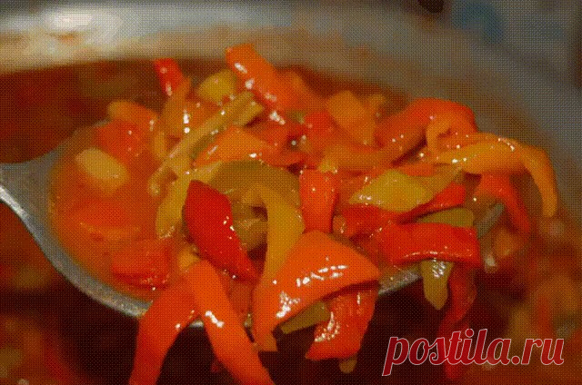 ОБАЛДЕННЫЙ САЛАТ ИЗ ПЕРЦА НА ЗИМУ  ОБАЛДЕННЫЙ САЛАТ ИЗ ПЕРЦА НА ЗИМУ 
Салат действительно обалденный - он вкусный и полезный! Салат из перца на зиму - просто кладезь витаминов! Да и яблоки есть куда пристроить, а то у меня их много - привезли добрые родственники)) 
Ингредиенты: 
сладкий перец - 2 кг 
яблоки - 1 кг 
лук - 1 кг 
масло раст. - 100 грамм 
мед - 3 стол. ложки 
соль - 1 стол. ложка. 
Способ приготовления: 
Порежьте перчик и яблоки на кусочки. Добавьте нарезанный...