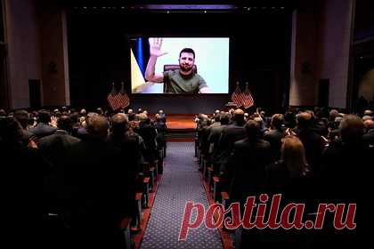 На Украине приняли закон о возможной отсрочке выборов президента НАН. Верховная Рада Украины приняла законопроект о возможной отсрочке выборов президента и президиума Национальной академии наук (НАН) на время военного положения. Об этом в своем Telegram-канале сообщил депутат парламента Ярослав Железняк. По словам нардепа, законопроект №7686 поддержали 325 депутатов.