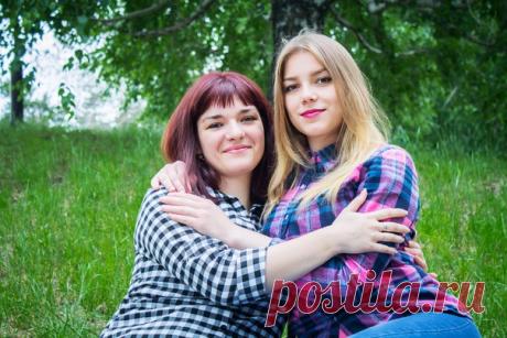 Мне говорили, дружбы не бывает
Что это сказки, это лишь в кино
Но все ошиблись. Все они не знали,
Что повстречать тебя мне суждено
С тобой могу, и плакать, и смеяться
Показать полностью…