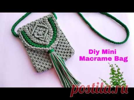 Diy Mini Macrame Bag - Cara Membuat Tas Handphone Macrame || Macrame Phone Bag - YouTube 18 прядей легкой зеленой веревки длиной 470 см каждая и 4 прядки темно-зеленой веревки размером 60 см. Размер сумки - длина х высота = 14см х 16см.