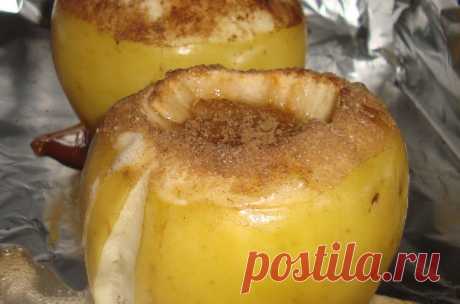 Как запечь яблоки в духовке целиком: рецепты с медом, творогом