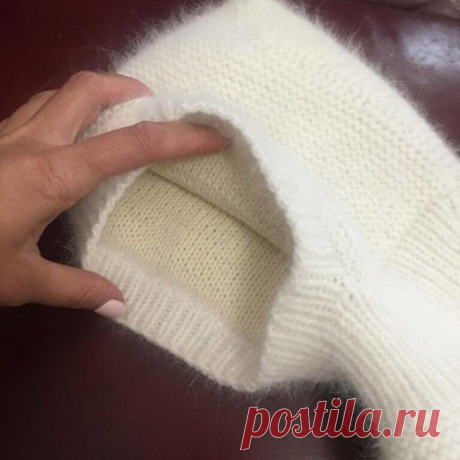Шапка-шлем
Автор описания @ribka_knit
Описание\\
Шапка-шлем связана из пуха норки с подкладом из мериноса с хлопком. Макушка "гномик". Норка в 3 нити+доп нить. Размер на 2 летнего ребенка. 
Описание: пряжа пух норки метраж 350м на 50гр в 3 нити. На подклад бобинная пряжа Gruppo filpucci industrie filati Италия 500м на 100 гр в 2 нити. Спицы 3.5. Набрала 90п +1 п для замыкания в круг. Резинкой 1*1 вяжу 3 см манжет для лица после чего 11 п оставить на булавку и далее вязать ...