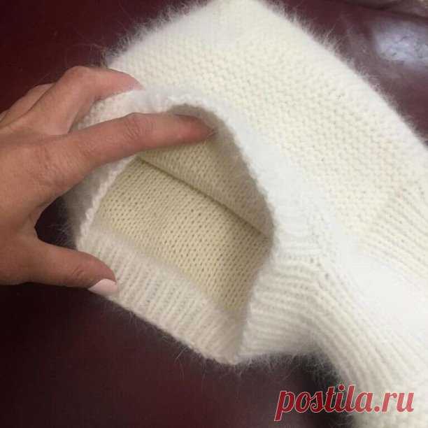 Шапка-шлем
Автор описания @ribka_knit
Описание\\
Шапка-шлем связана из пуха норки с подкладом из мериноса с хлопком. Макушка 