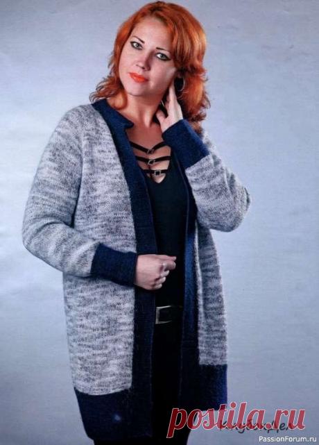 Меланжевый удлиненный жакет Даже в обыкновенном на первый взгляд жакете можно выглядеть элегантно и стильно, если он связан из качественной пряжи двух подходящих оттенков - серого меланжа и глубокого синего.Размер: 44Вам потребуется: пряжа «Мохер Шарм» (40% мохер, 20% шерсть, 25% вискоза, 15% акрил, 130 м/50 г) -...