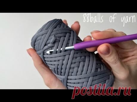 Выкройку этой сумки невозможно достать и купить. Покорила модный мир мини-сумка крючком