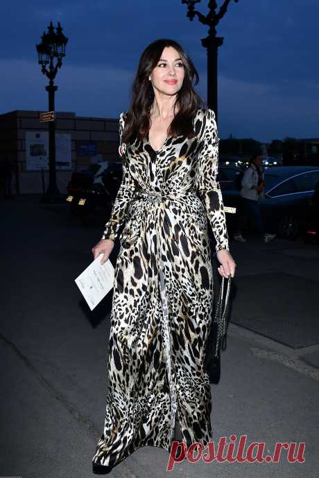 54-летнюю Монику Белуччи подвел смелый разрез на платье