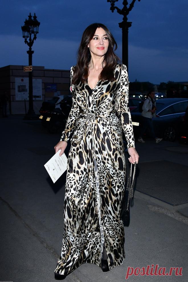 54-летнюю Монику Белуччи подвел смелый разрез на платье